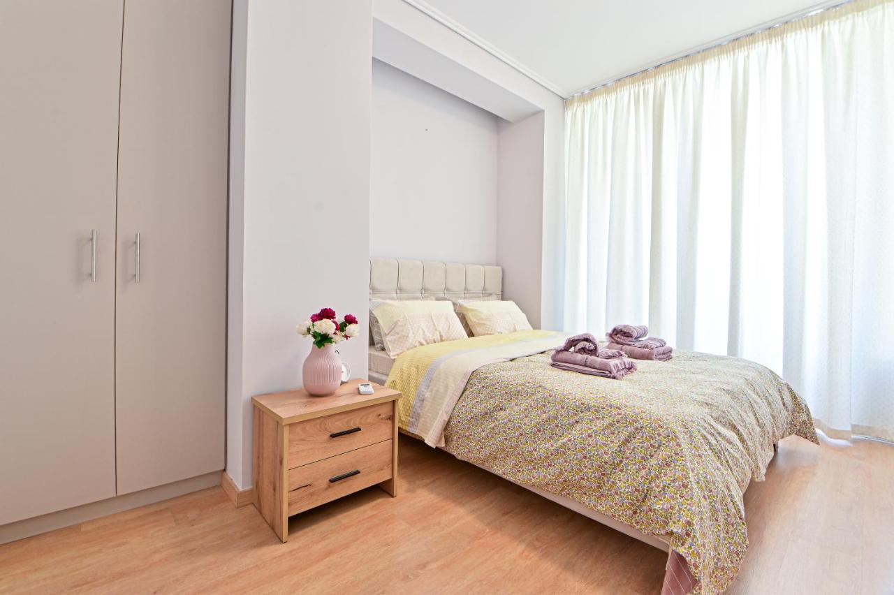 Modern Flat In The Heart Of Port Of Piraeus Appartement Buitenkant foto