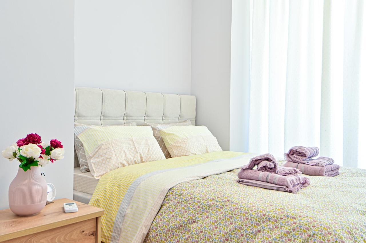 Modern Flat In The Heart Of Port Of Piraeus Appartement Buitenkant foto