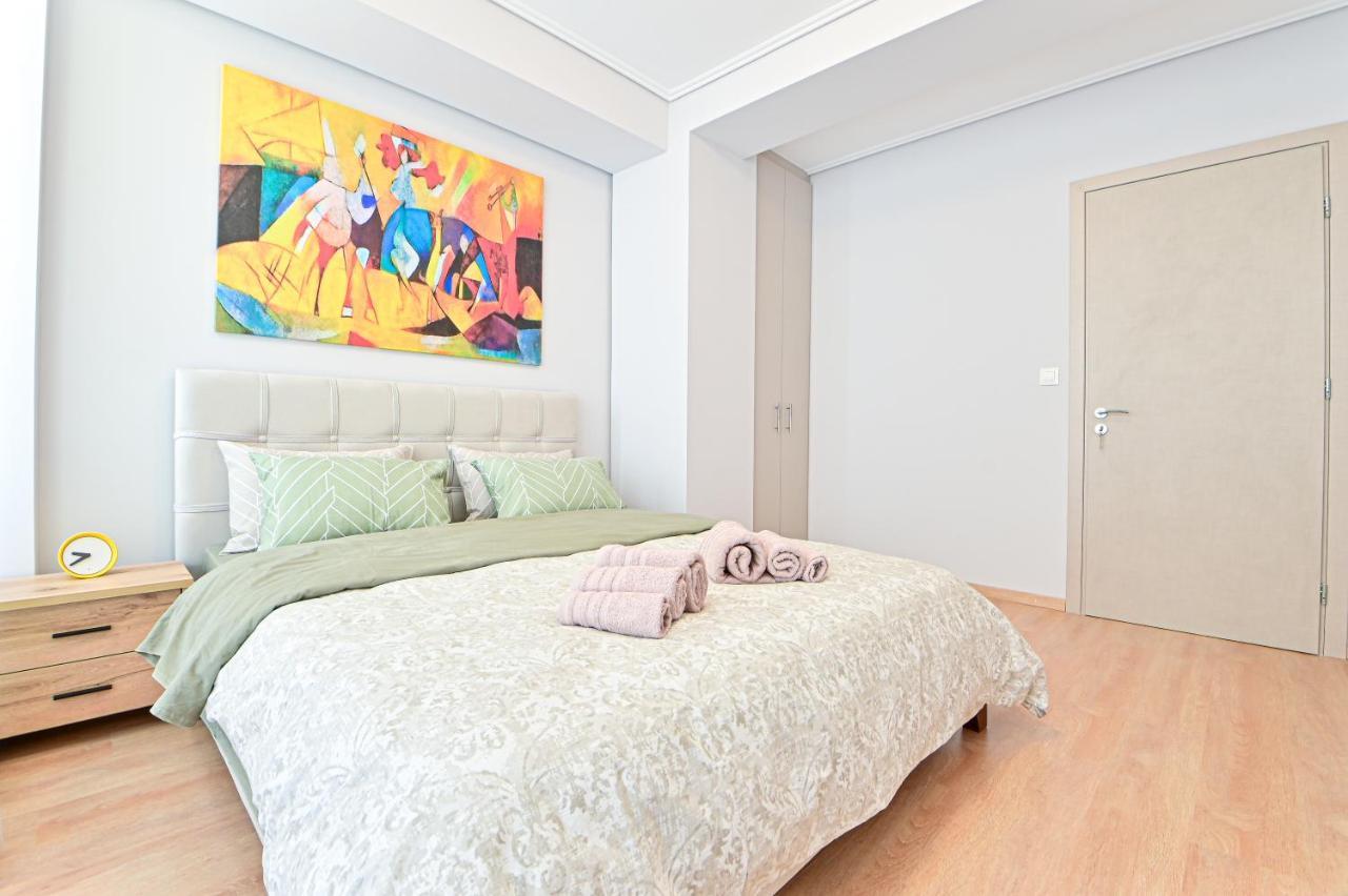 Modern Flat In The Heart Of Port Of Piraeus Appartement Buitenkant foto
