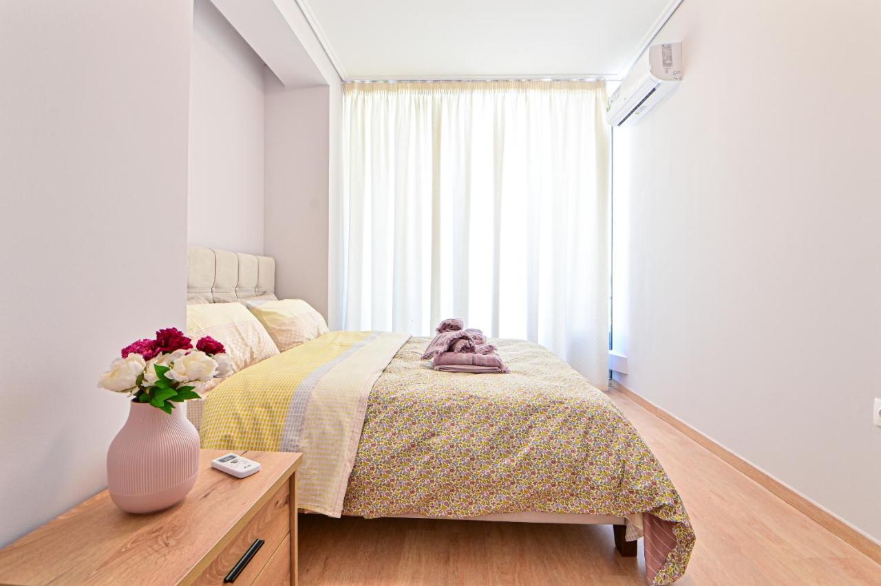 Modern Flat In The Heart Of Port Of Piraeus Appartement Buitenkant foto