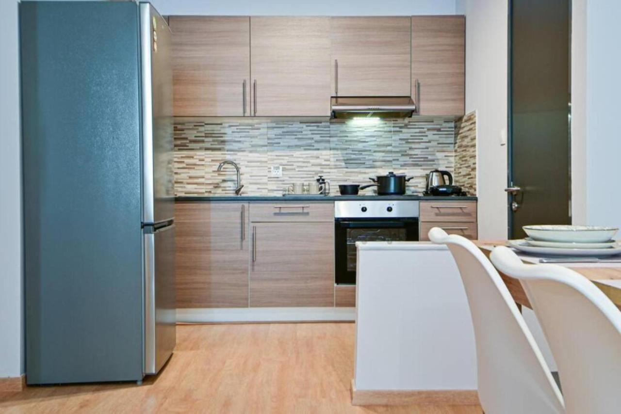 Modern Flat In The Heart Of Port Of Piraeus Appartement Buitenkant foto